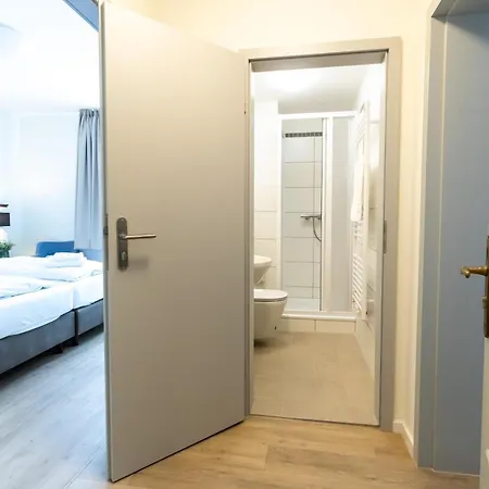 Am Haus 1 7
