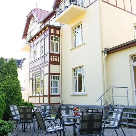 Am Haus 1 7