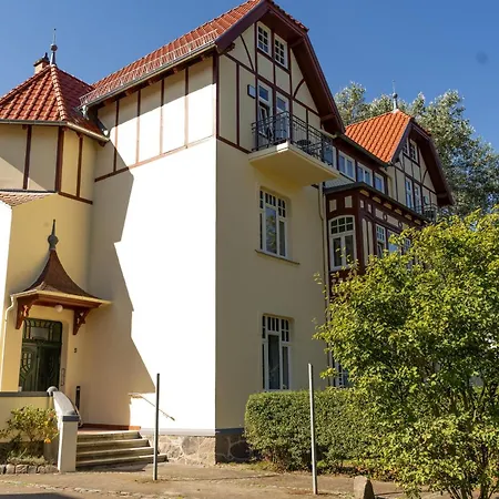 Am Haus 1 7