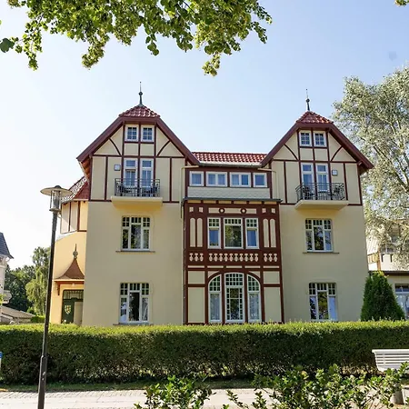 Am Haus 1 7 *